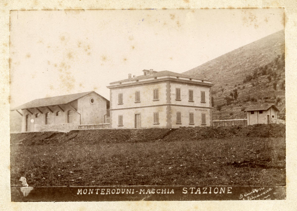 monteroduni-macchia, 1893 circa, stazione in costruzione (foto D'Ambrosio e Schiavone)